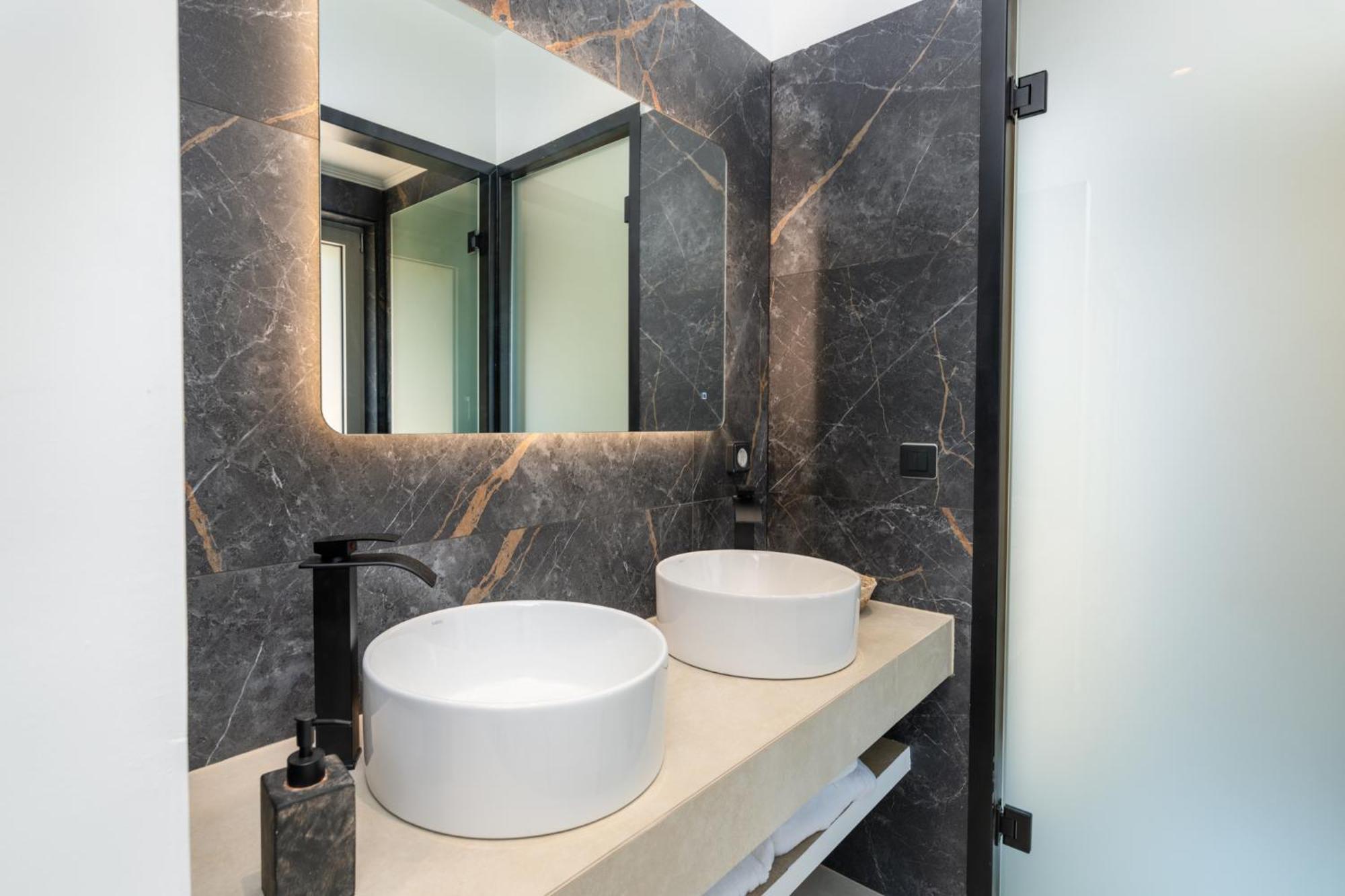 Mellamare Luxury Suites Athánion エクステリア 写真
