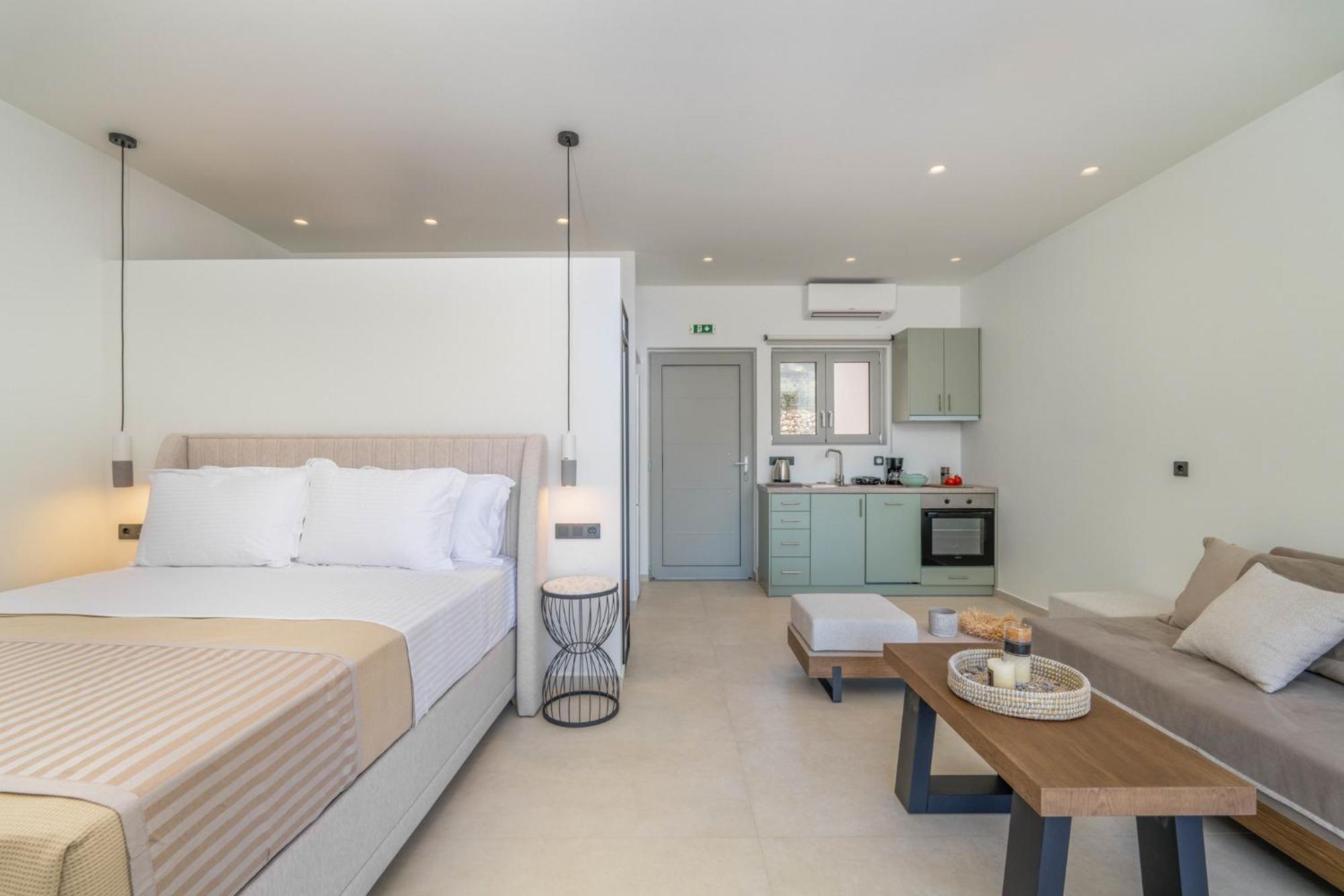 Mellamare Luxury Suites Athánion エクステリア 写真