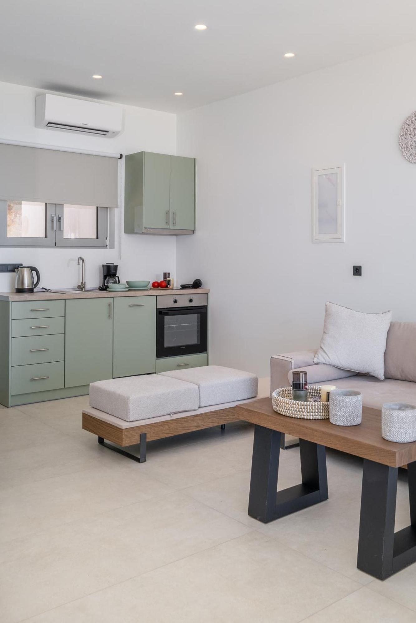 Mellamare Luxury Suites Athánion エクステリア 写真