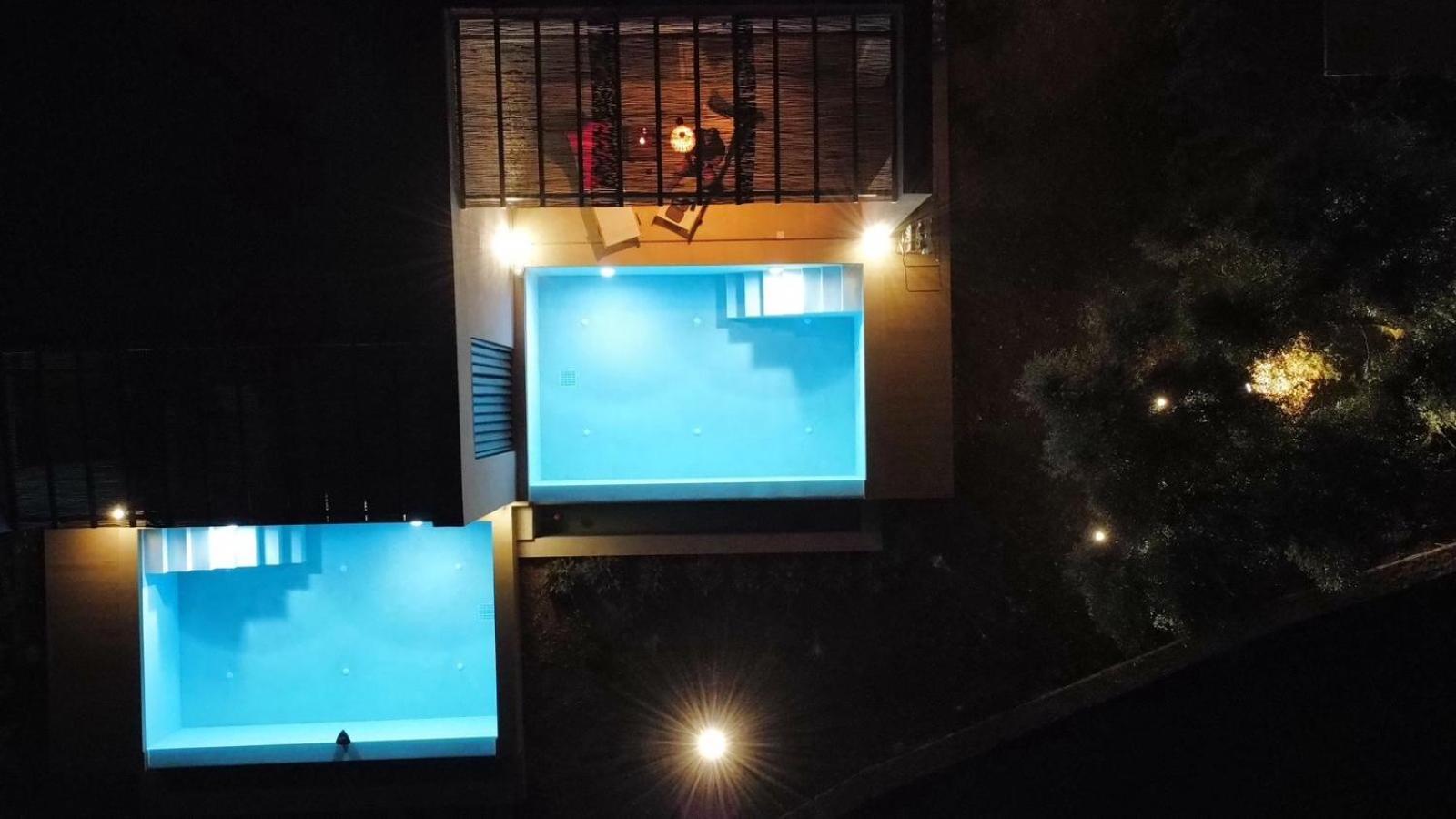 Mellamare Luxury Suites Athánion エクステリア 写真